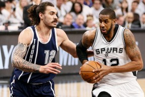 开云体育在线-马刺中锋阿德成功助攻刷新生涯助攻总数()