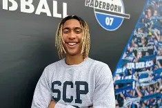 开云sports-帕德博恩球队在比赛中展现出坚韧不拔的精神，取得胜利()